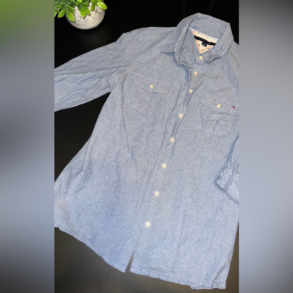 Tommy Hilfiger Denim Light Blue Button Down Shirt with Pocket Size Medium EUC